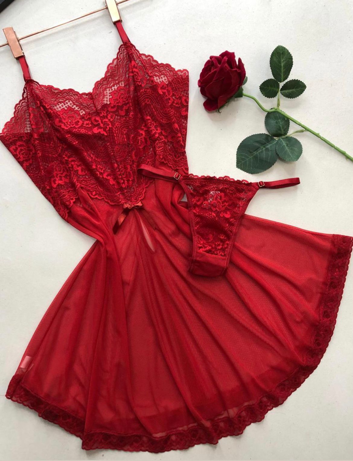 Camisola vermelha ( tamanho M )
